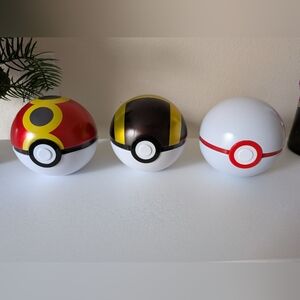 Pokemon Pokeball Tins set